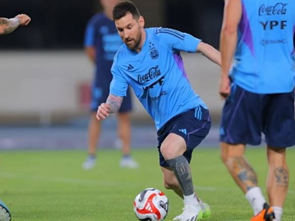 Kỹ thuật rê bóng là gì trong bóng đá 2