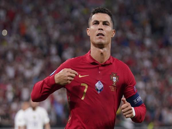 Ronaldo mặc áo số mấy? Ý nghĩa của chiếc áo số 7 ra sao
