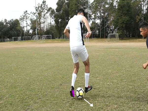 Bật mí cách chuyền bóng sáng tạo cho ai chưa biết